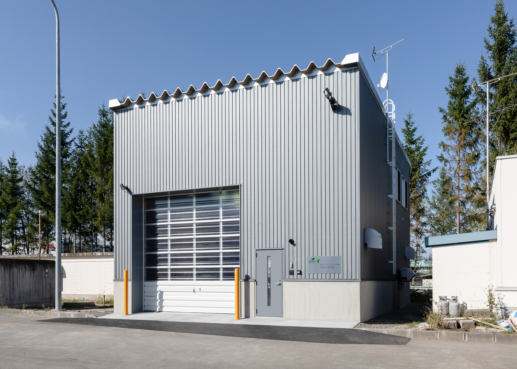 ネクスコ・エンジニアリング北海道　音更帯広IC資機材倉庫（事務所・倉庫）